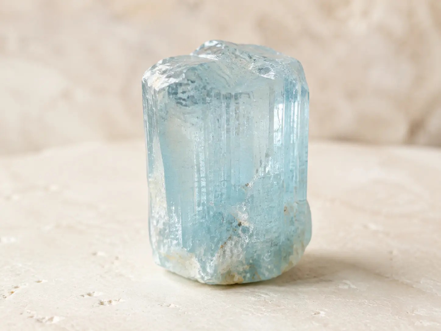Lichtblauw natuurlijk aquamarijnkristal