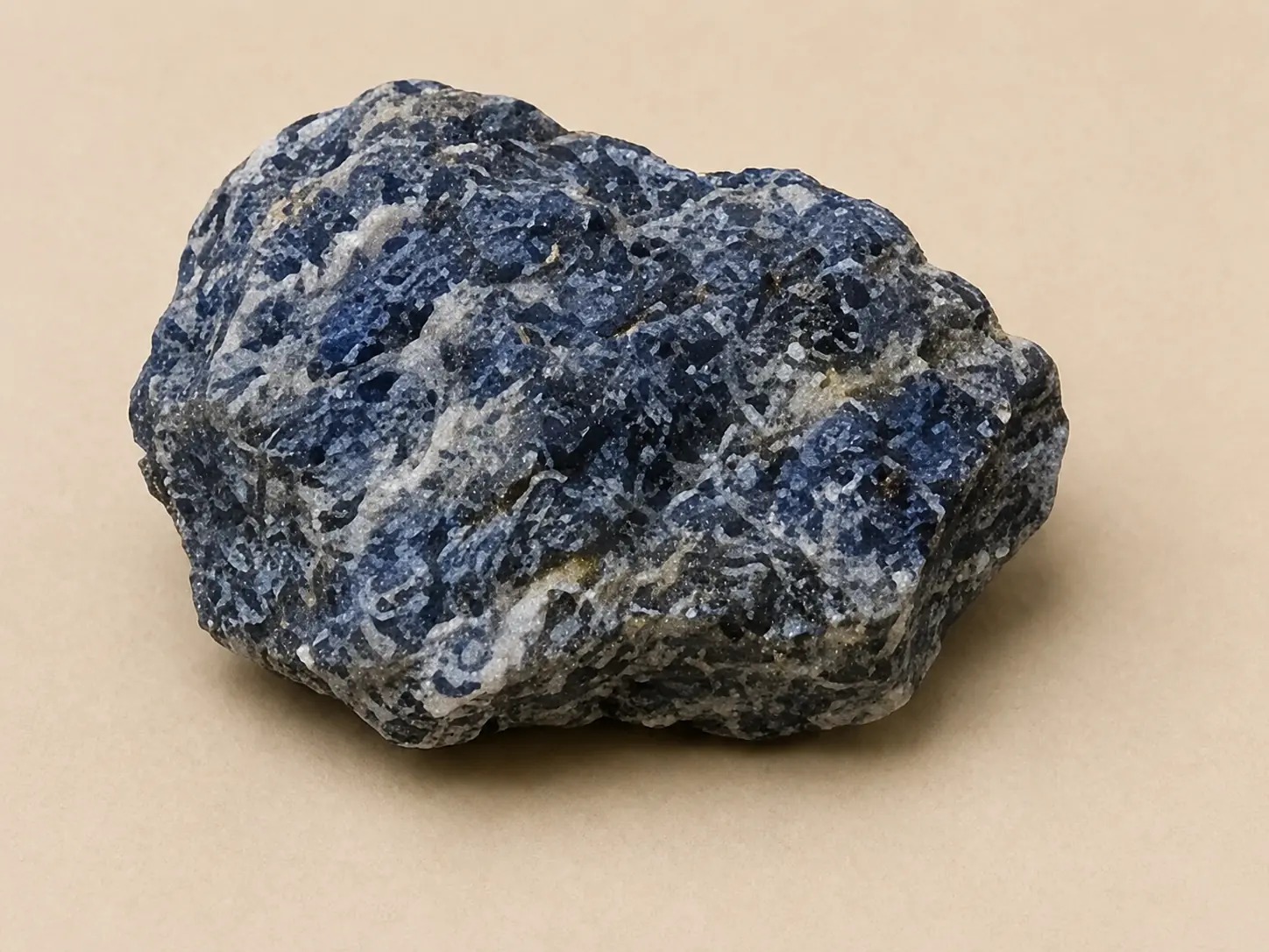 Blauw mineraalprofiel van dumortieriet