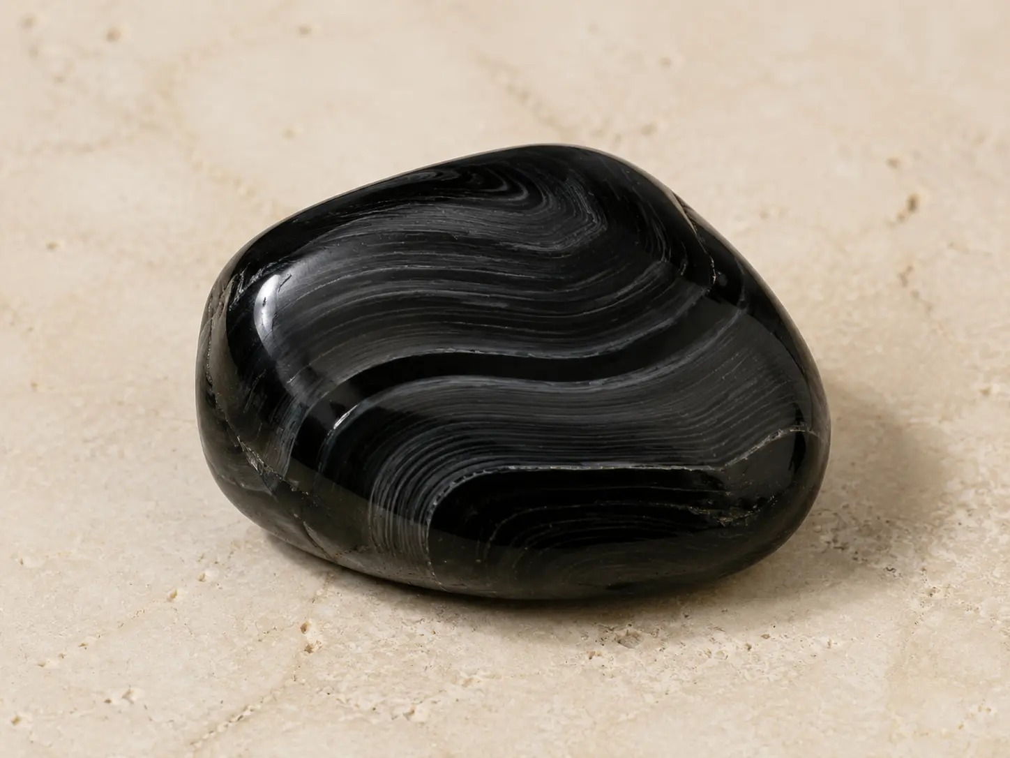 Gepolijste zwarte onyx met natuurlijke banding