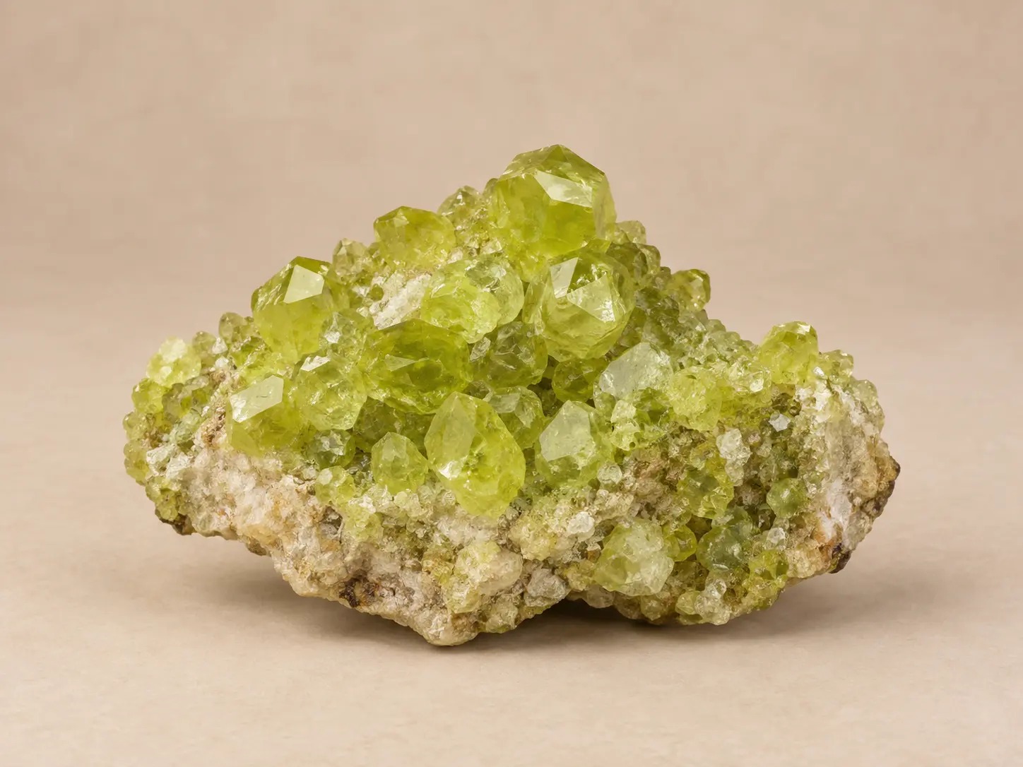 Geelgroen mineraalprofiel van willemiet