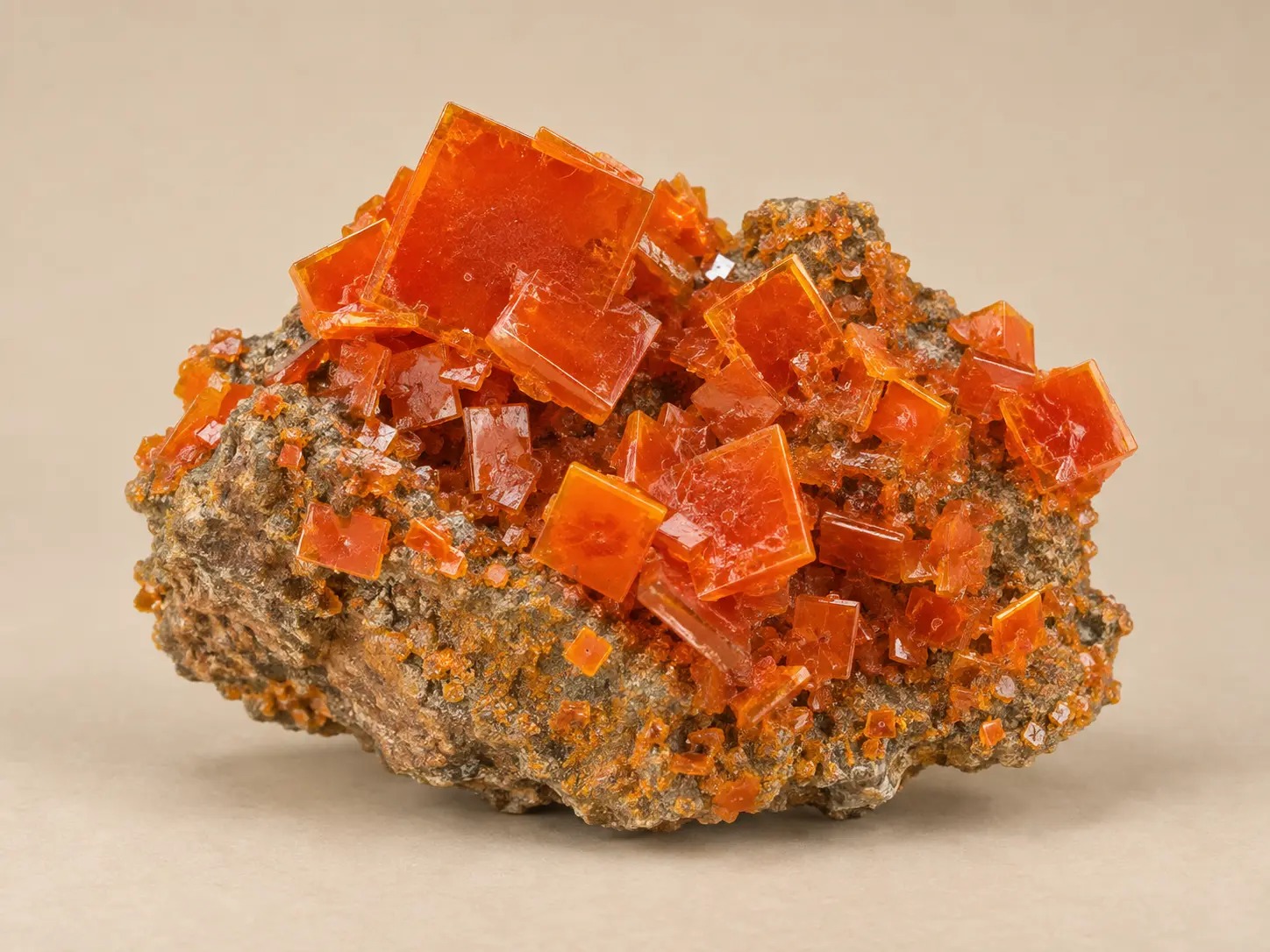 Oranje mineraalprofiel van wulfeniet