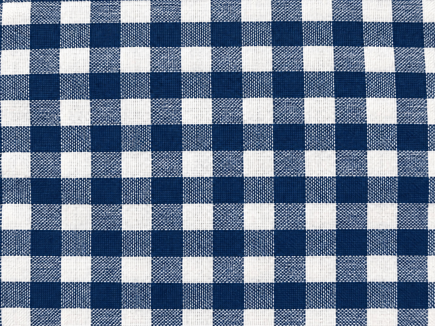 Katoenen Apuku-stof met kleine regelmatige donkerblauw-witte ruiten en gemengde weefvlakken